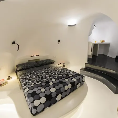 Santorini Traditional Cute House W Private Hot Tub Daire Fira (Santorini)