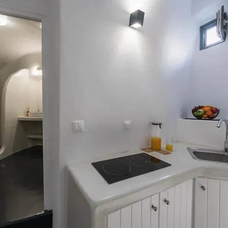 Santorini Traditional Cute House W Private Hot Tub 아파트